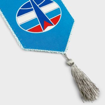 Вымпел односторонний жесткий, кисточка пришивная, размеры от 8х12 до 30х40 см.