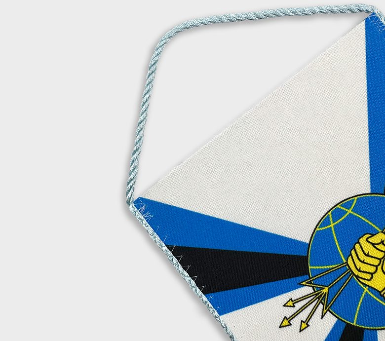 Вымпел двусторонний на картоне (жесткий), обшив шнуром, шнур для подвеса, кисточк