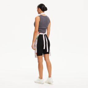 Фартук без кармана, регулируемая бретель, обшив по периметру